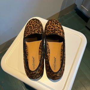 Like New Comfortview Leopard Loafers Size 8M